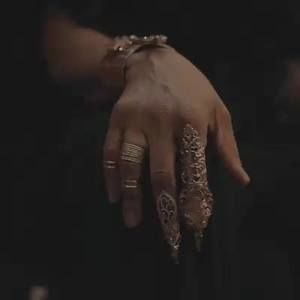 Meet your Posher, Regine